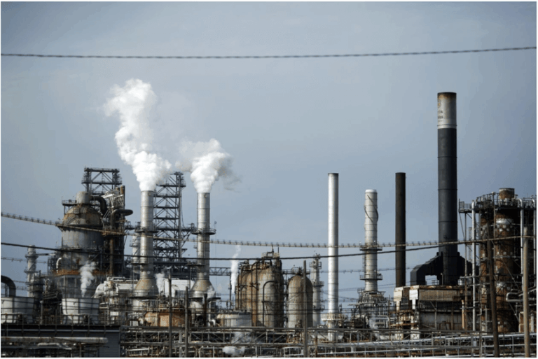 Typical Worker’s Pay Nears $200,000 at Oil Refiner